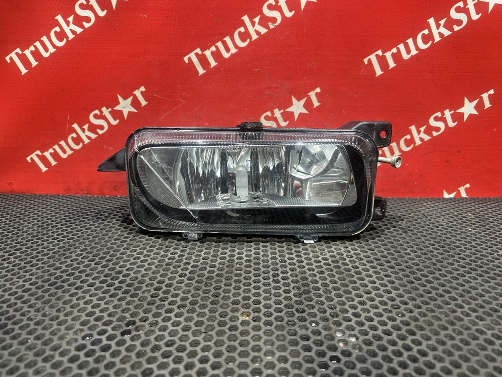 Фара противотуманная правая