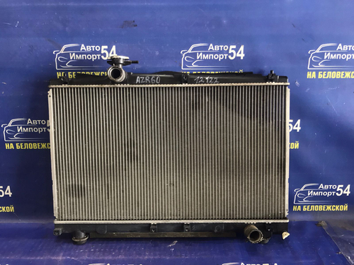 Радиатор двигателя TOYOTA NOAH 2001–2007