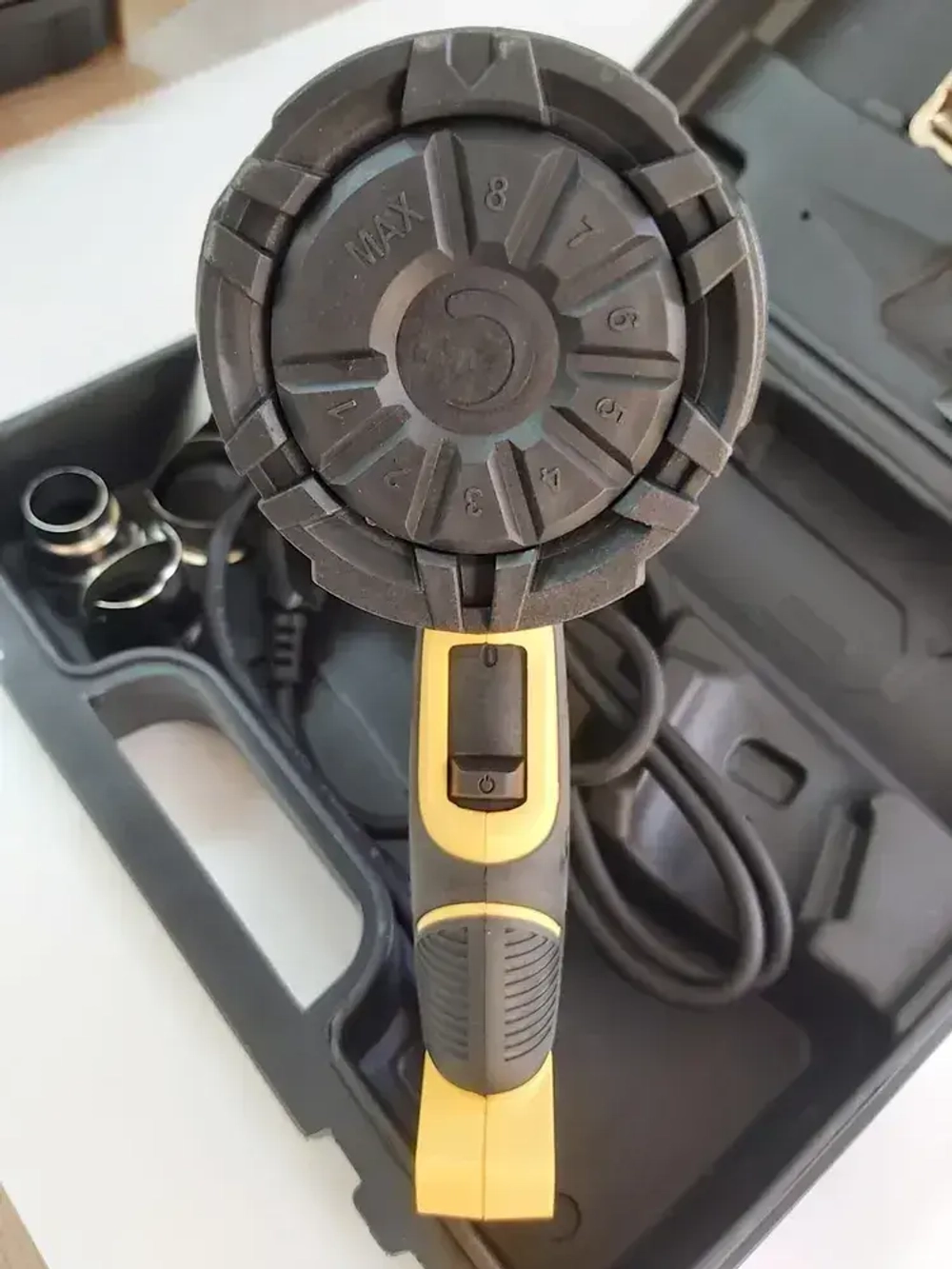 Фен промышленный-строительный Partnertool PHG2200ESET, 2.2кВт, с ПЛАВНОЙ регулировкой температуры 600С, 500л/мин, 4насадки, КЕЙС, профессиональная серия