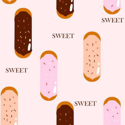 эклеры на светлом фоне