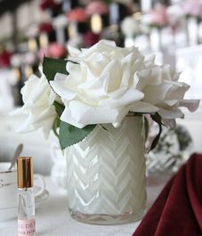 Букет роз цвета шампань в вазе "ёлочка", Cote Noire