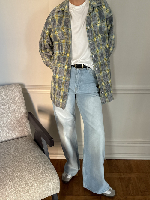 Джинсы голубые широкие с белыми разводами