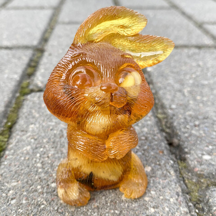 Зайка с ушками набок