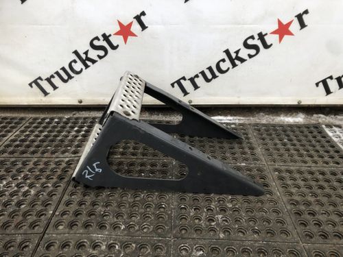 Подножка за кабиной