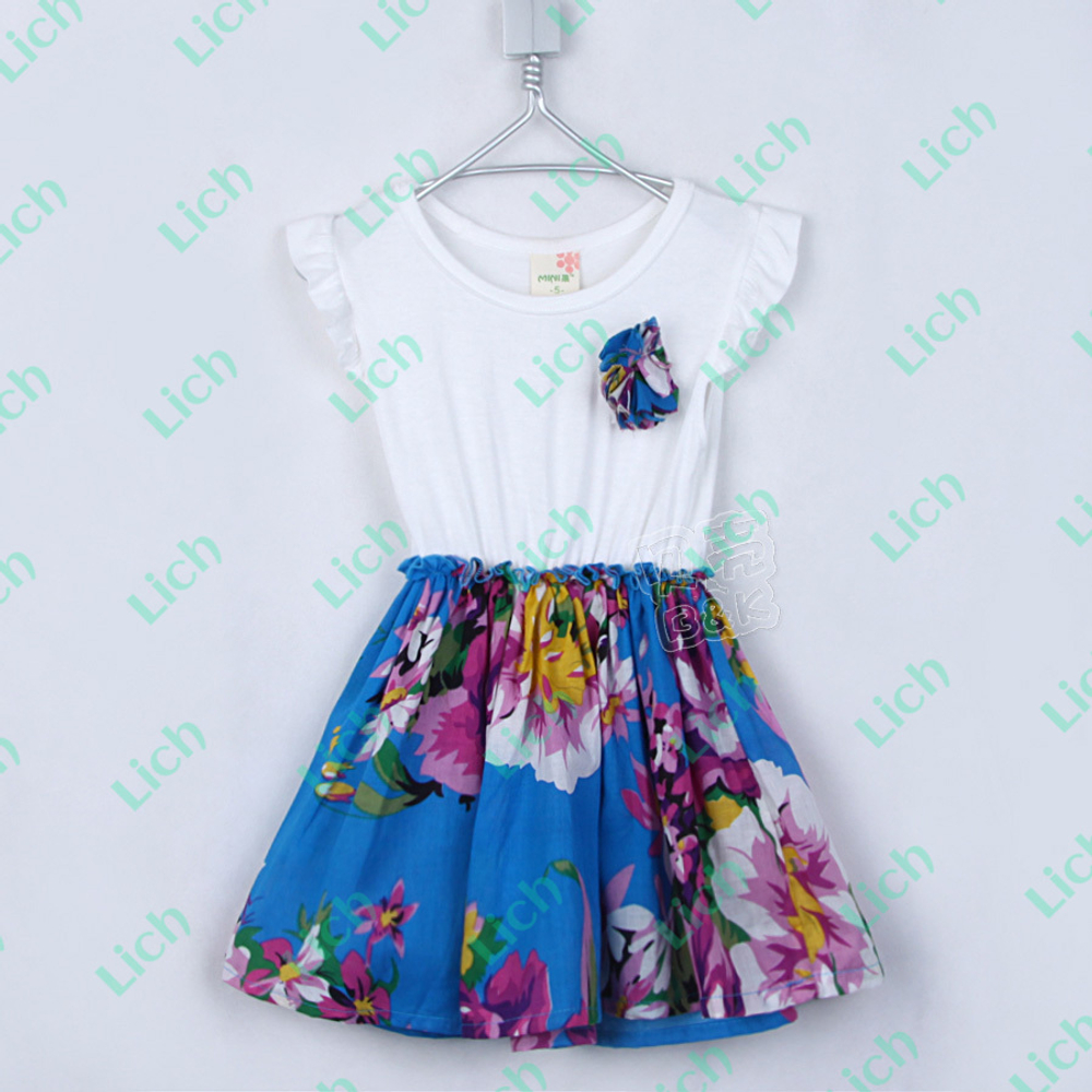 Платье детское с рукавом-крылышком и юбкой с принтом цветов