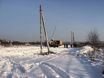 В «Усадьбе Романово» ведется монтаж опор линий электропередачи