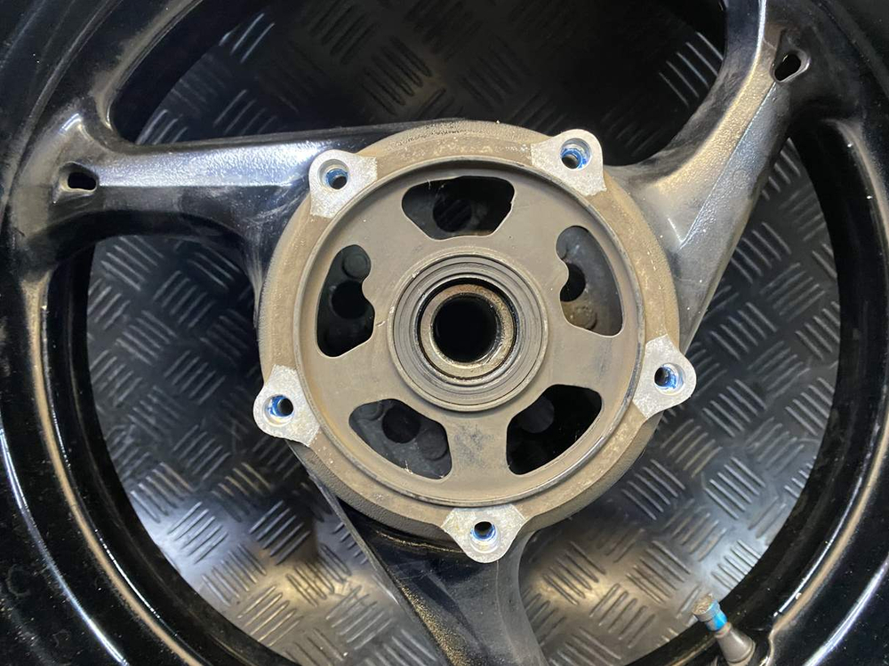 Колесо заднее Suzuki GSR400 (GK7DA)