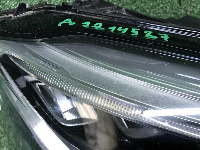 Фара правая Mercedes C w205 (2018-2023) LED