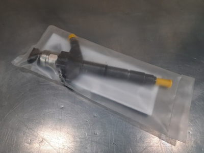 Форсунка топливная Denso 166005X00A