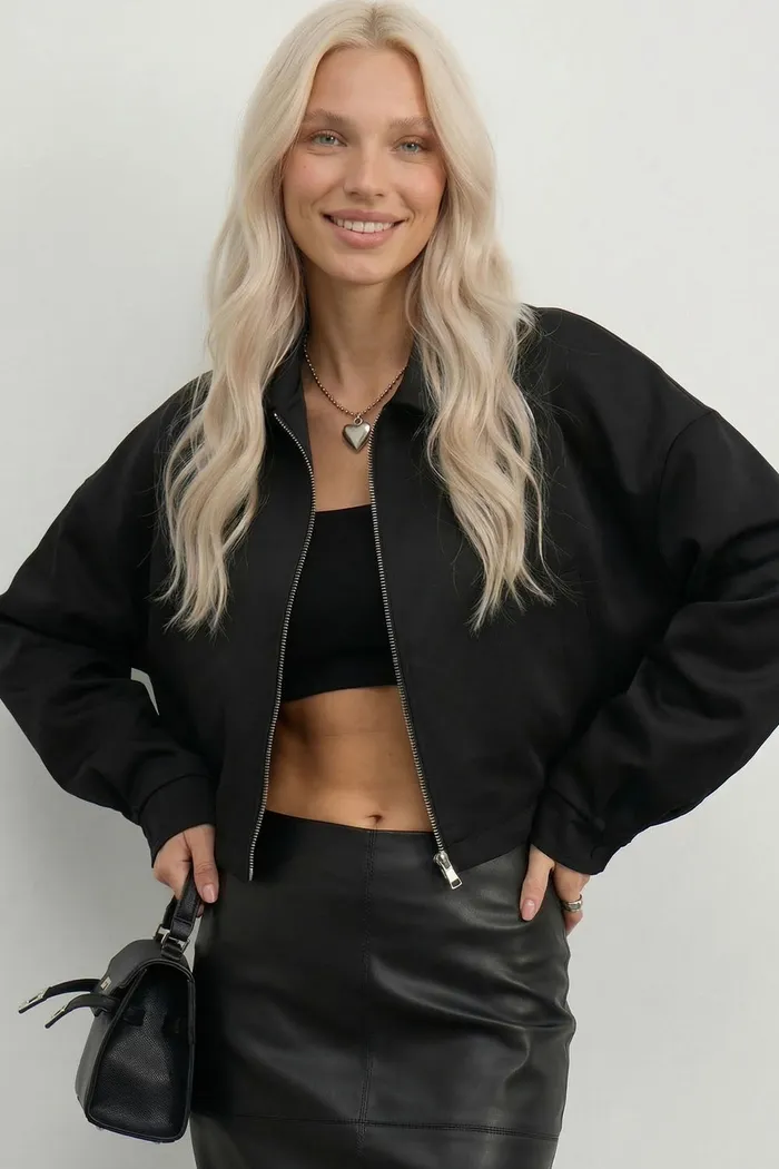 Куртка с воротом укороченная черного цвета