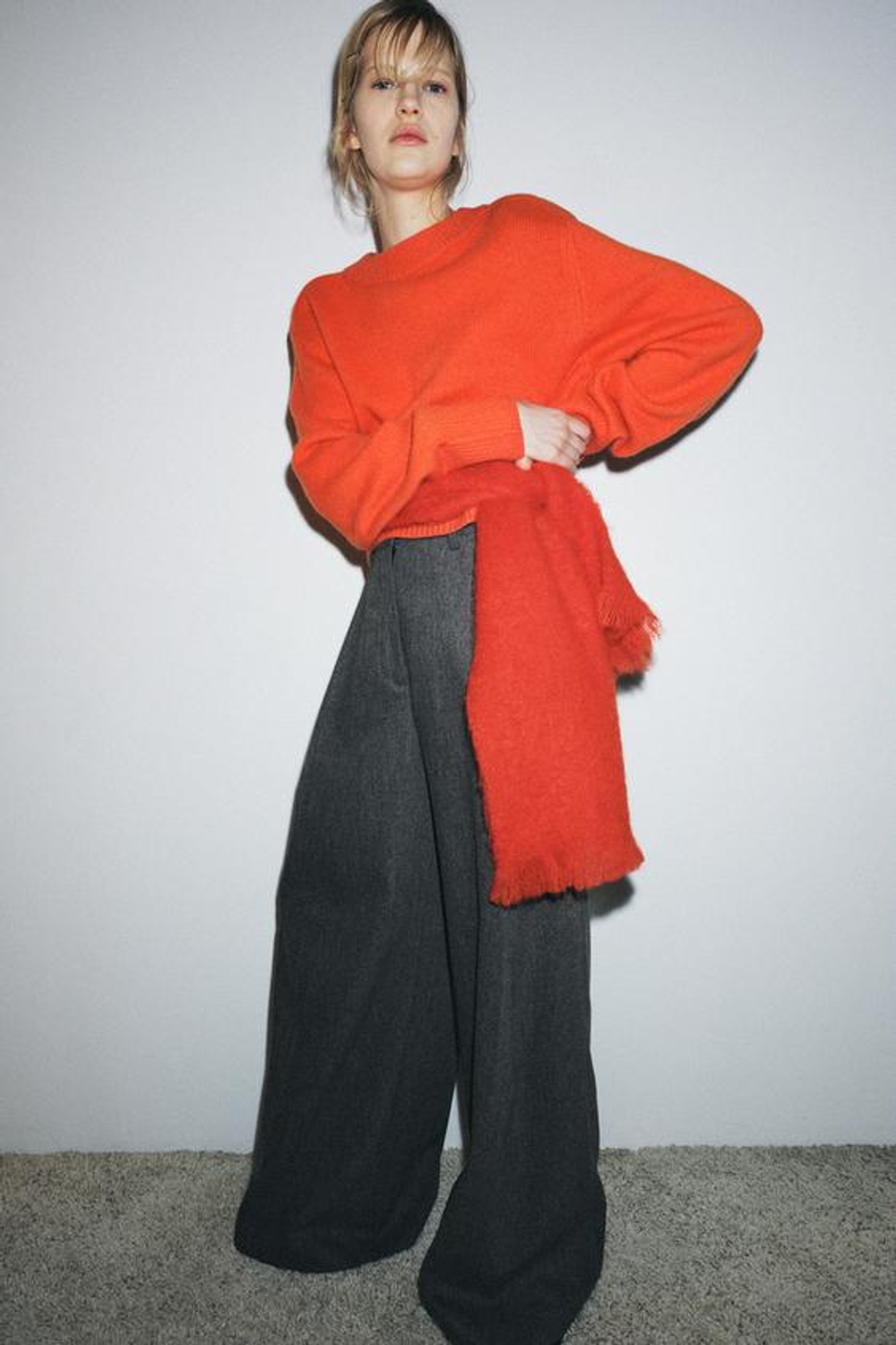 ZARA БРЮКИ WIDE-LEG С ЗАЩИПАМИ — ZW COLLECTION, СЕРЫЙ