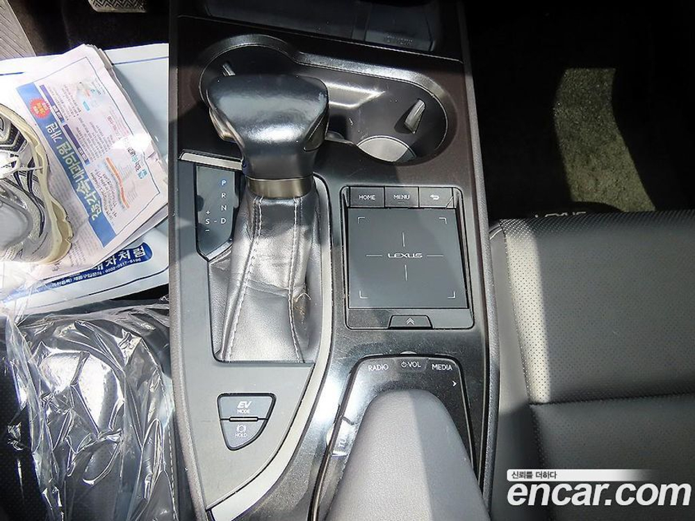 Lexus UX250h 2.0 2WD (07.2020)