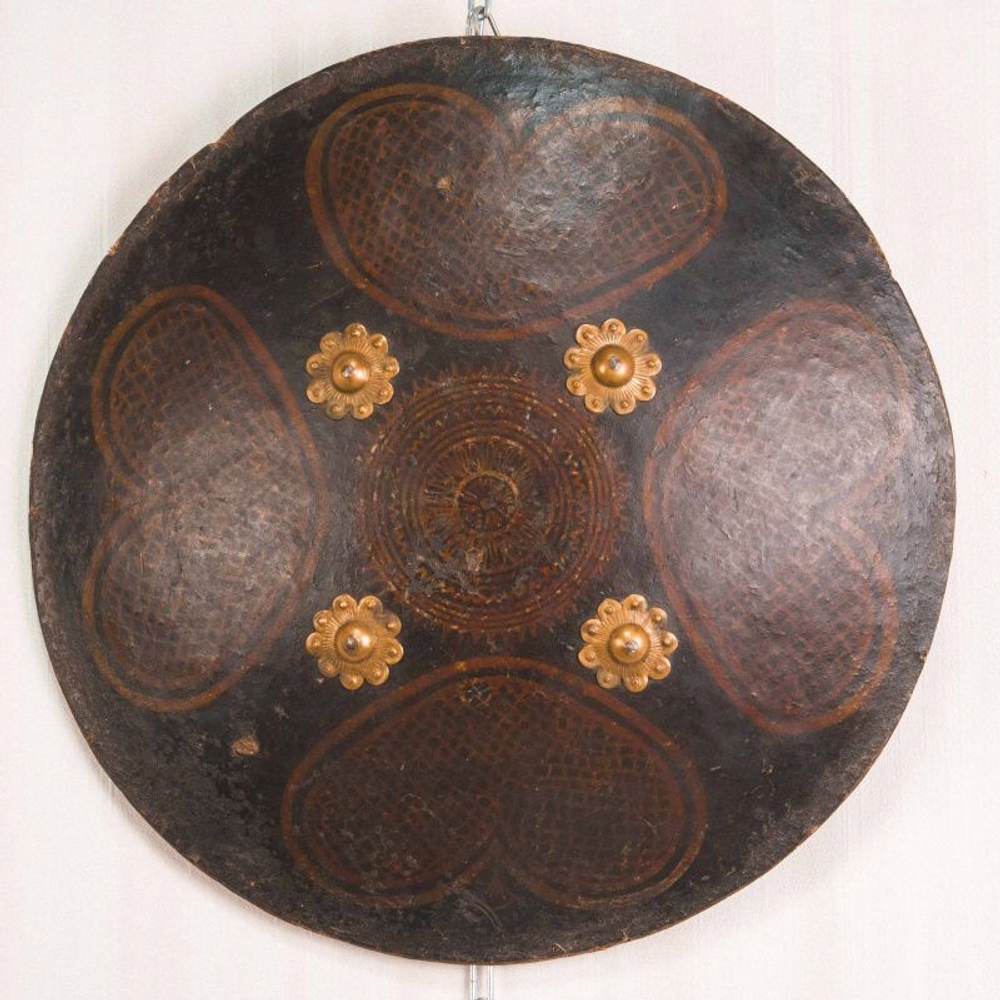 Круглый кожаный щит калкан (каз. қалқан) или «дхал»