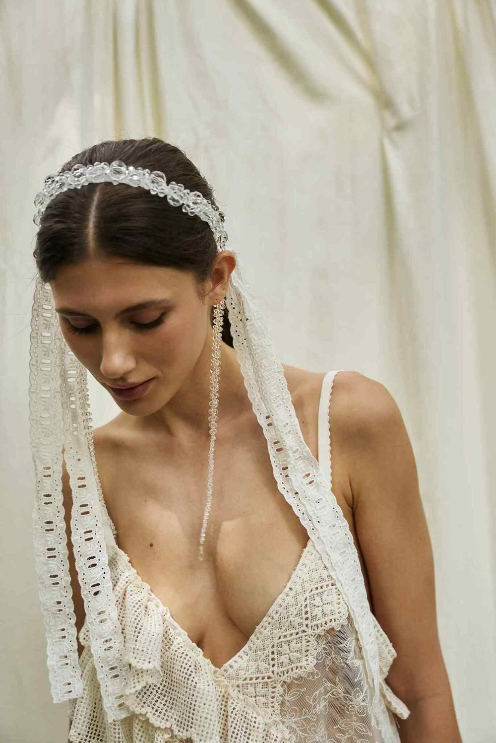 Ободок из бусин с лентами