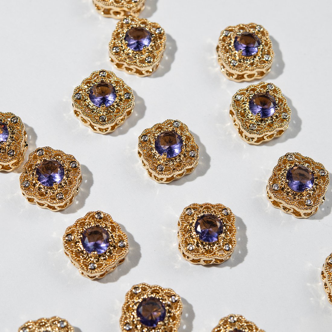 Подвеска "Majesty", фиолетовое ювелирное стекло, фианиты, 12мм, позолота