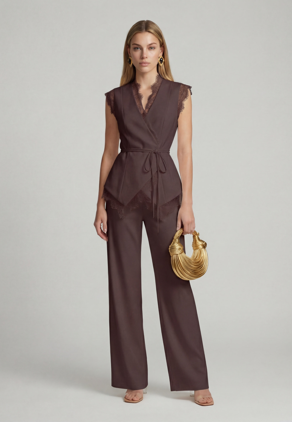 Жилет с кружевом