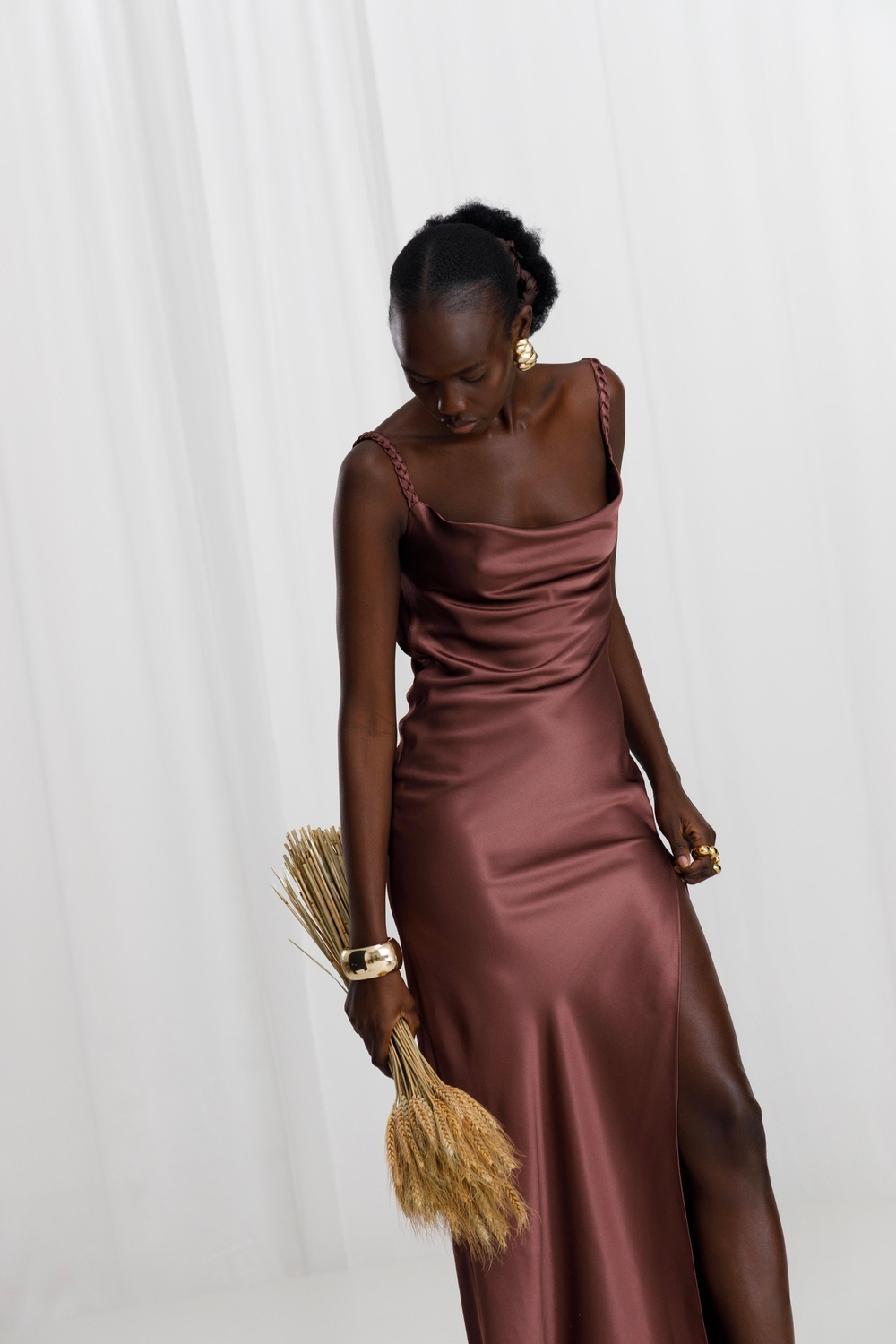 Платье с разрезом Косы