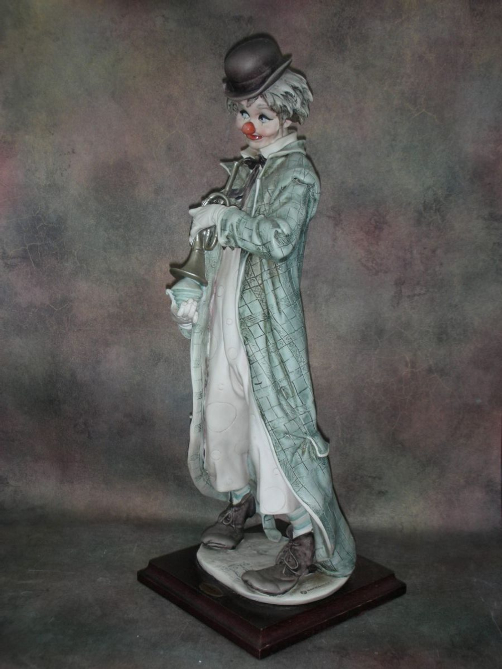 Статуэтка. Фарфор. Озорной клоун. Capodimonte. Италия