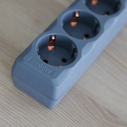 S-GSU5-1.5 GREY Cетевой фильтр серии Universal. 1.5м Пвс 3x0.75. 5 гнезд. с-з. 10А. Защита от перенапряжения. короткого замыкания. TM Uniel.