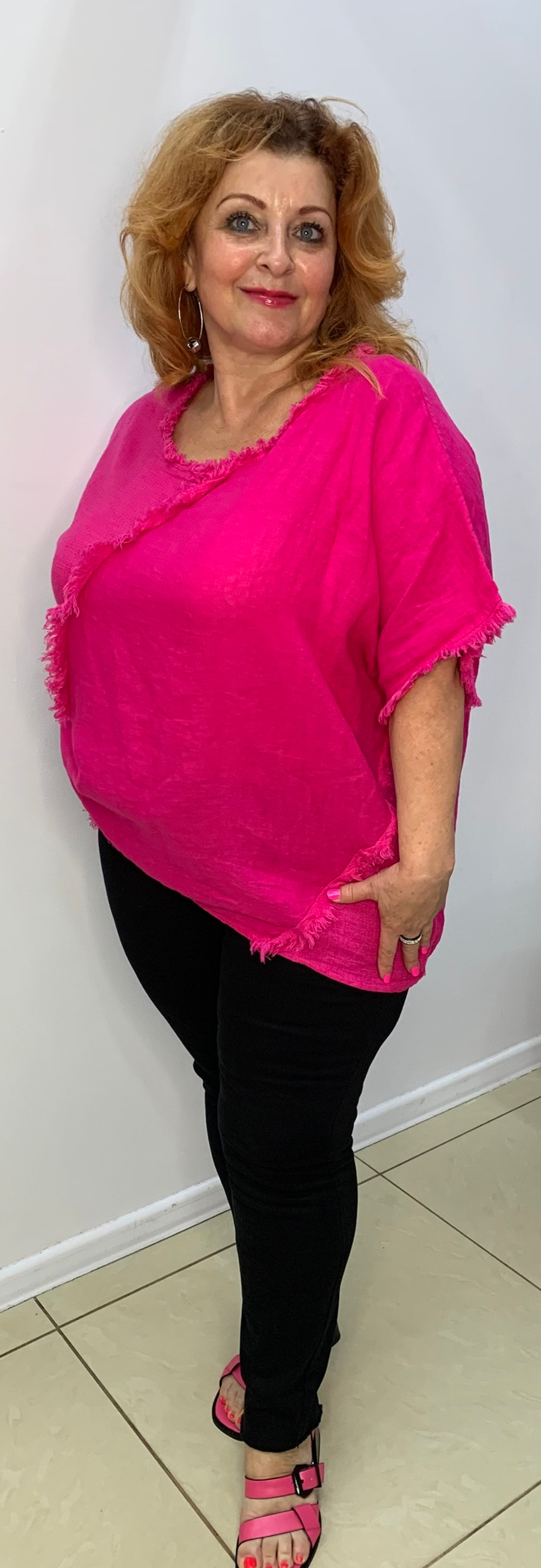 Льняная туника с вывернутыми швами и бахромой