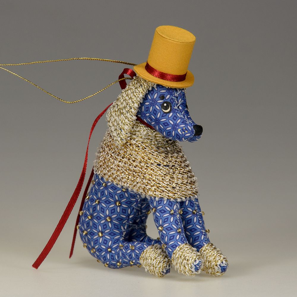 Бисерная ёлочная игрушка Пудель в шляпе