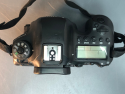 Canon 6D Mark II Body 54.000 Кадров, немного туго вращается колесо