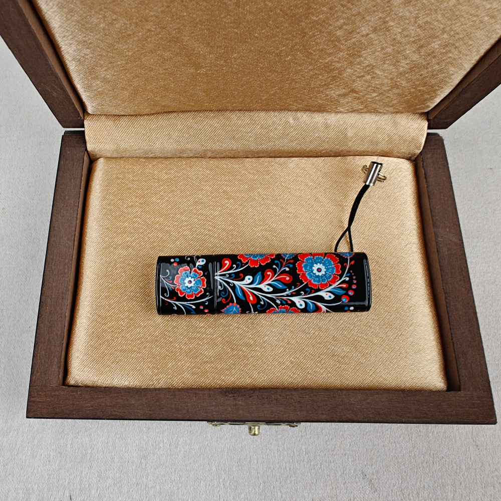 Флешка USB в футляре с ручной росписью "Цветы России"
