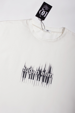 T-shirt with "Tugan elim" print