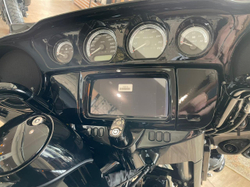 Ultra Limited, Harley-Davidson (FLHTK), 2020 "River Rock Gray / Vivid Black, Black Finish"