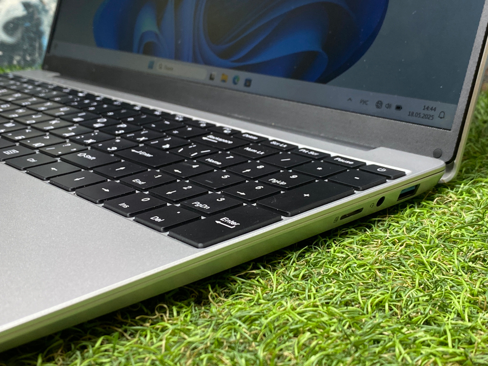 Ноутбук Timio 15.6" Celeron N5095/8GB/SSD 256GB/Windows 11