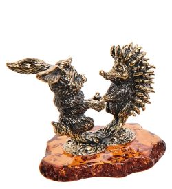 AM-2751 Фигурка «Заяц с ежиком друзья» (латунь, янтарь)