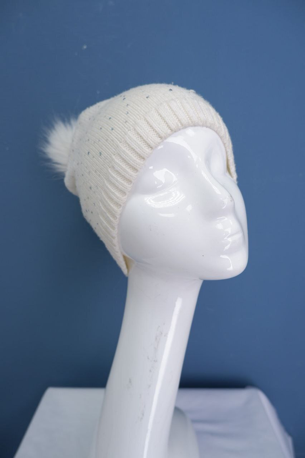 Шапка со стразами