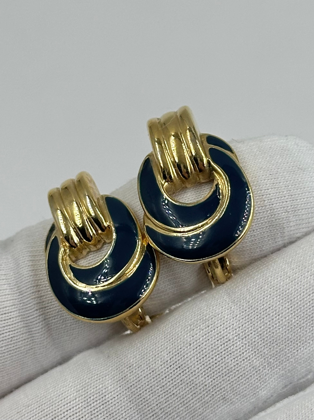 Клипсы с тёмно-синей эмалью Trifari