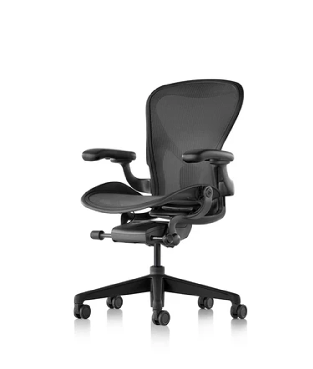Кресло Herman Miller Aeron Graphite Matte, размер B