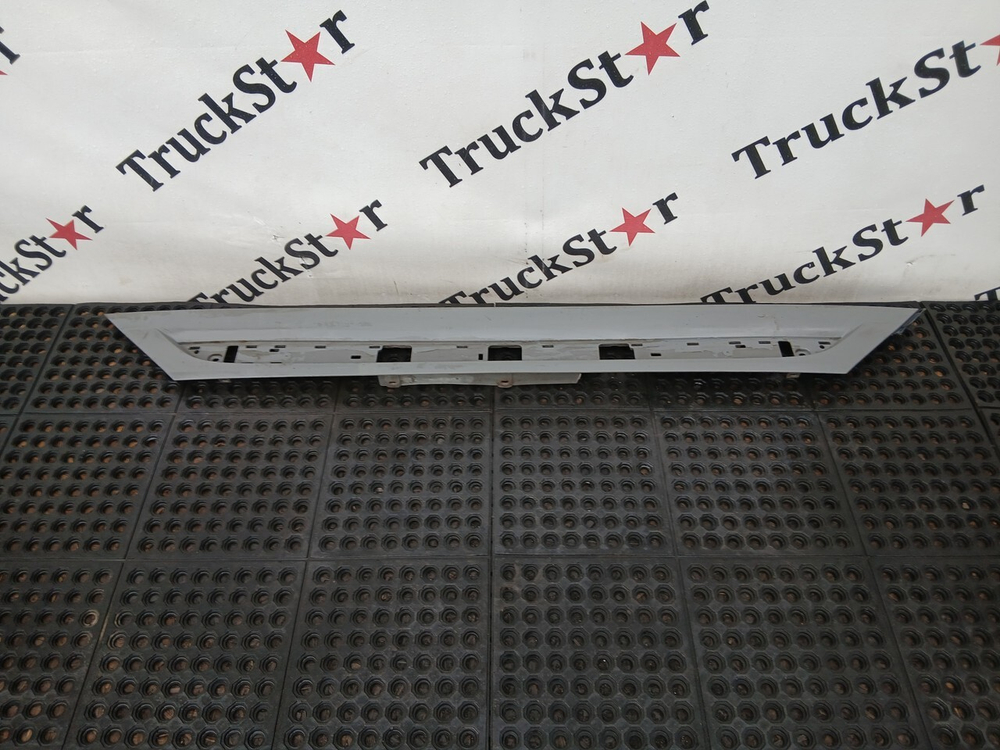 Накладка бампера центральная