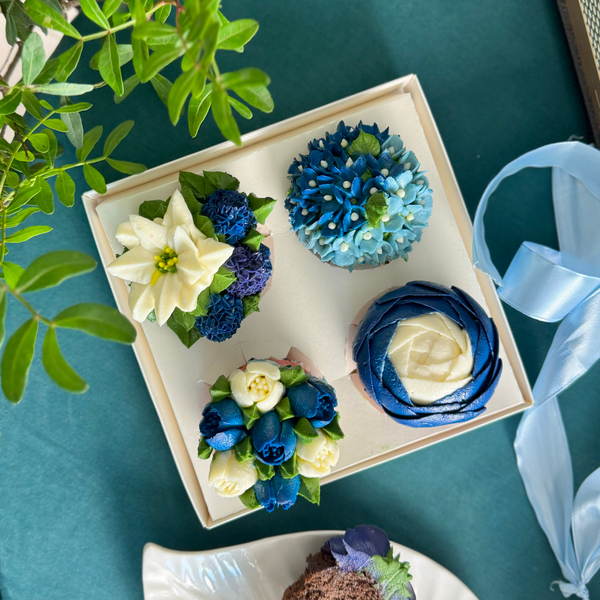 Набор капкейков с цветами из творожного крема: зимнее волшебство в каждом кусочке