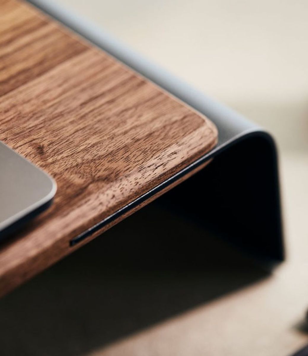 NOOE Anywhere Walnut — подставка для ноутбука