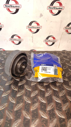 Подушка двигателя 11884790