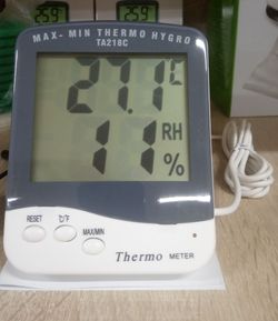 Гигрометр - термометр с выносным датчиком ТА218С