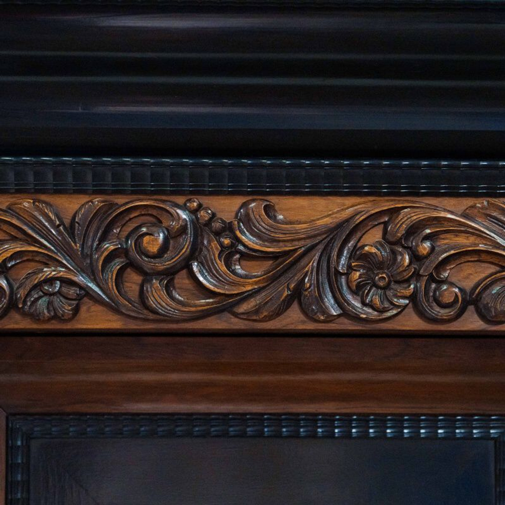 Кабинетный шкаф