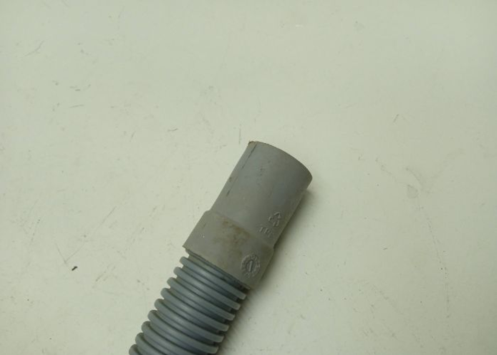 ITWA51051G кт131 Сливной шланг для стиральной машины с вертикальной загрузкой Indesit б/у