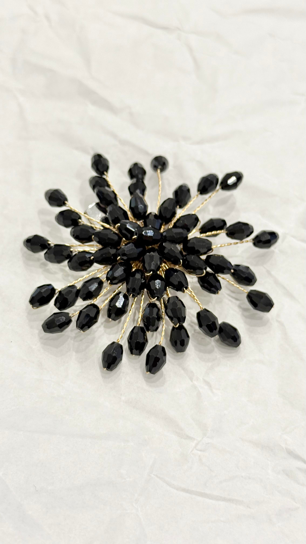Брошь цветок с зажимом из черных кристаллов