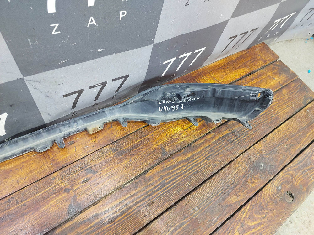 Накладка заднего бампера Lexus ES 7 18-21 Б/У Оригинал 5210533030
