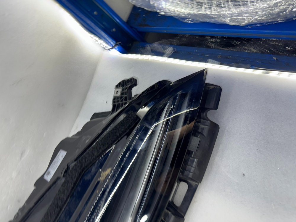 Оригинальная левая фара Tesla Model 3 (2023),