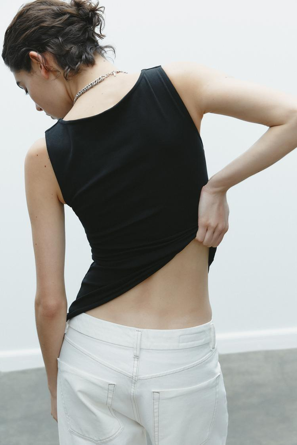 ZARA АСИММЕТРИЧНАЯ ФУТБОЛКА СО СБОРКАМИ, ЧЕРНЫЙ