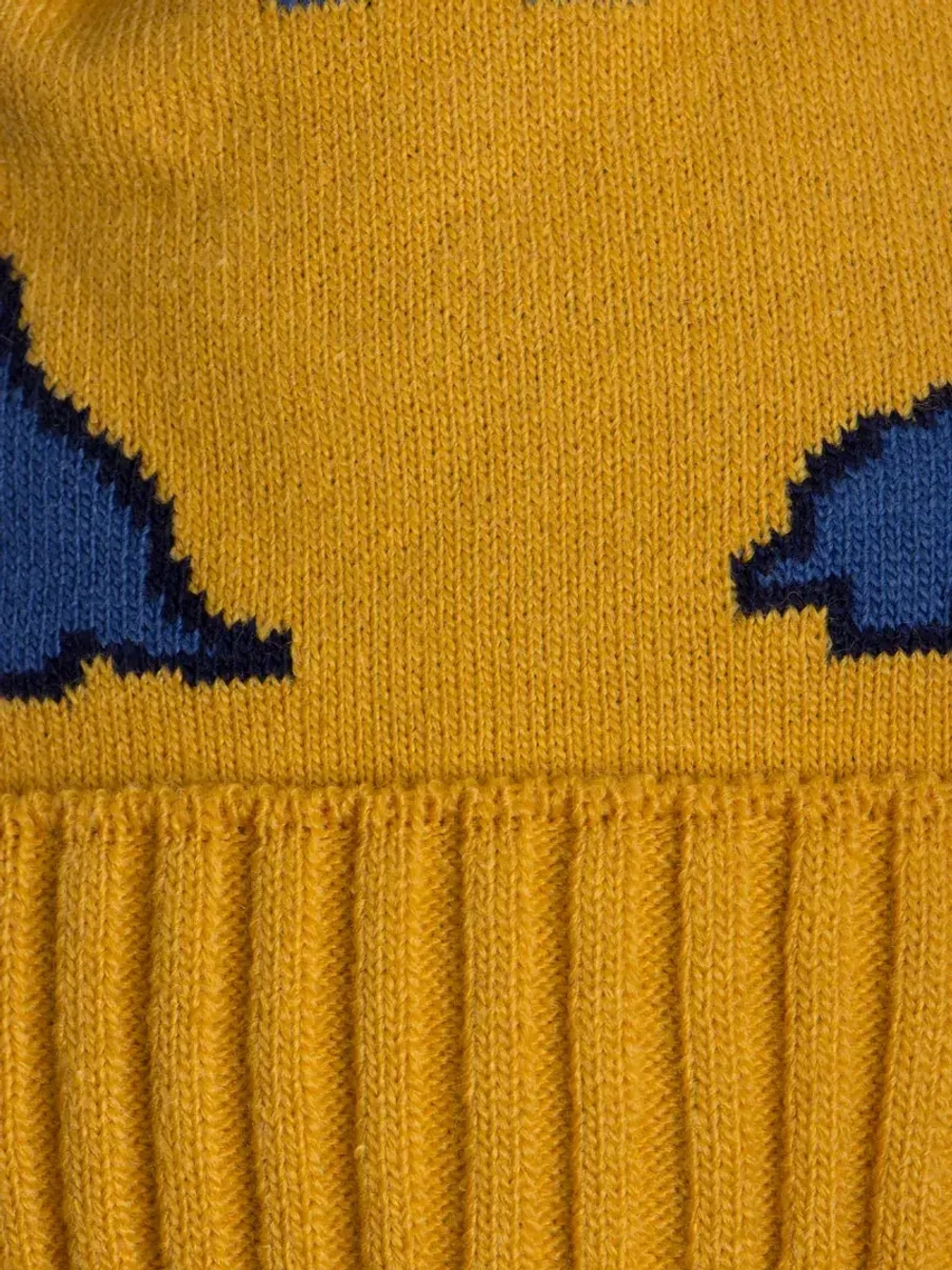 Шапка зимняя для мальчика на завязках и снуд