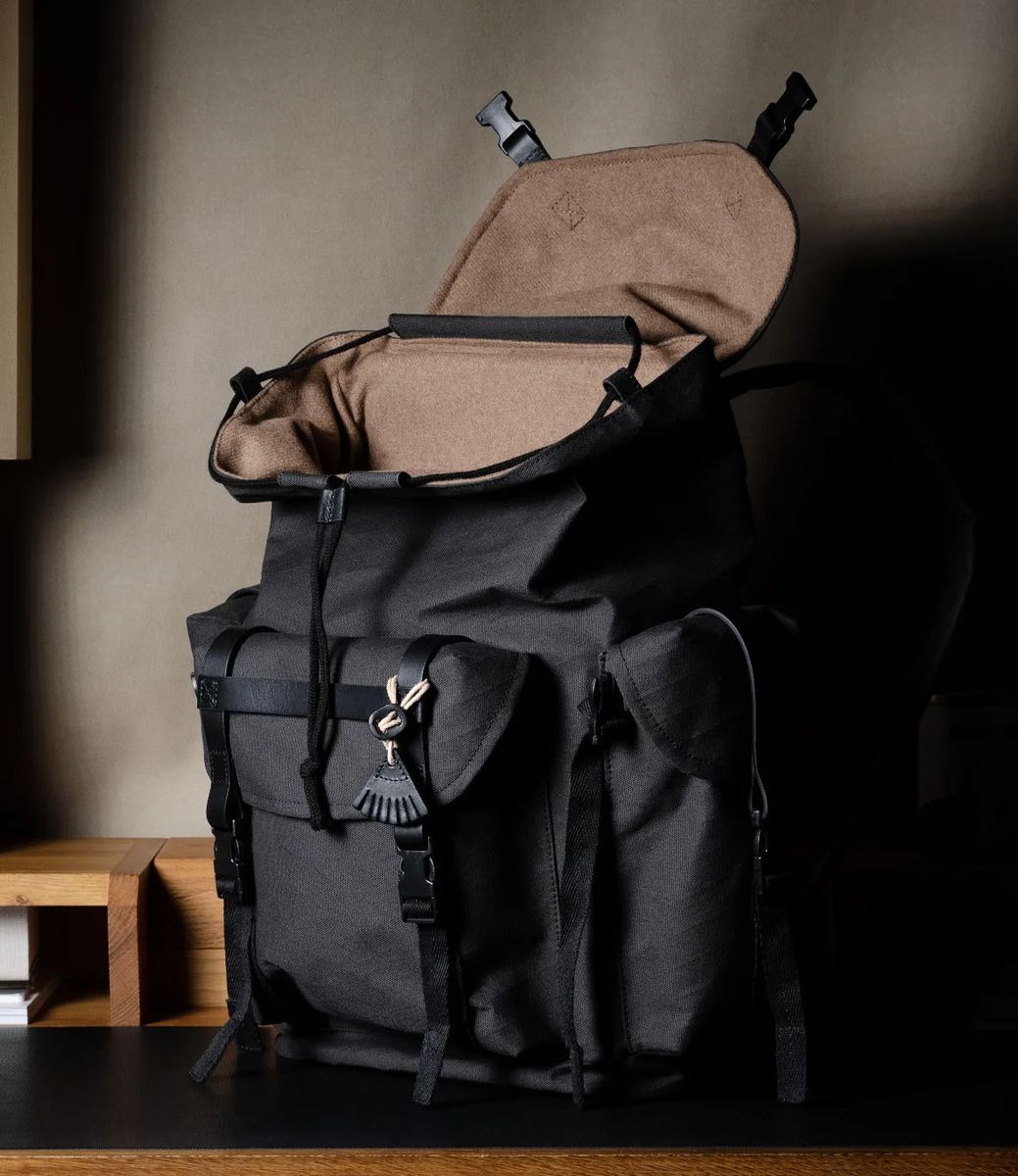 Hard Graft Berg Black Charcoal — рюкзак из ткани X-Pac