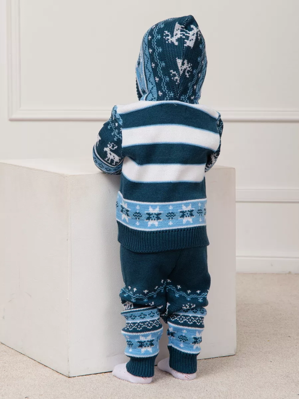 Костюм вязаный