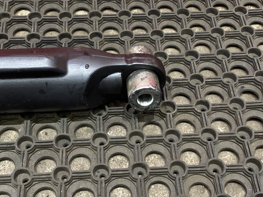 Цилиндр подъема кабины 2023г