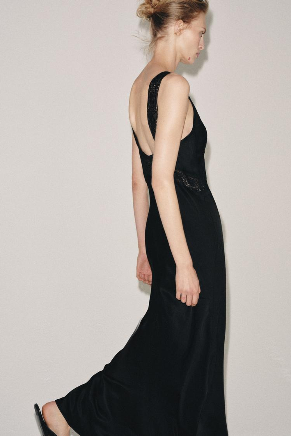 ZARA АТЛАСНОЕ ПЛАТЬЕ С КРУЖЕВОМ — ZW COLLECTION, ЧЕРНЫЙ